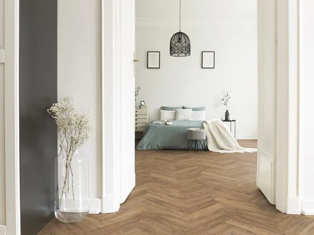 Aranżacja producenta z laminowaną jodełką Kaindl Dąb Bamburgh 32742